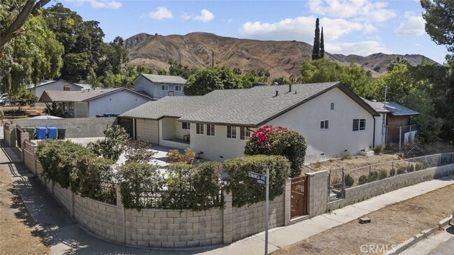 11230 Dominica Ave in Los Angeles, CA - Building Photo - Building Photo