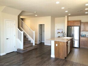 306 Fringe Ruff Dr in Las Vegas, NV - Building Photo - Building Photo