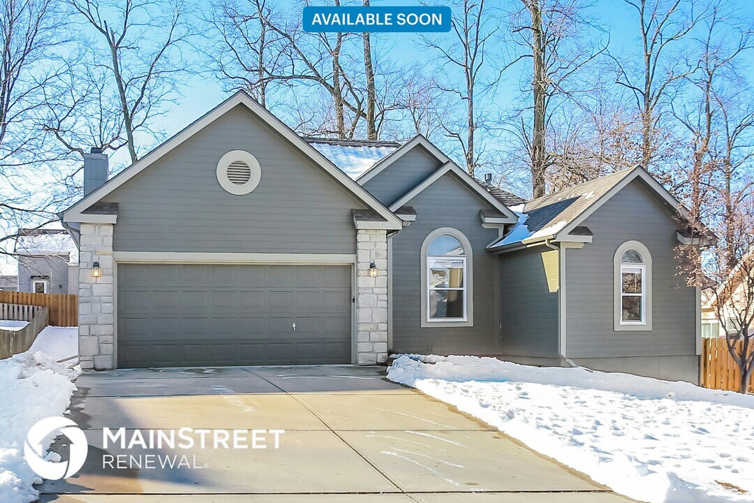 8804 N Kirkwood Ave in Kansas City, MO - Building Photo