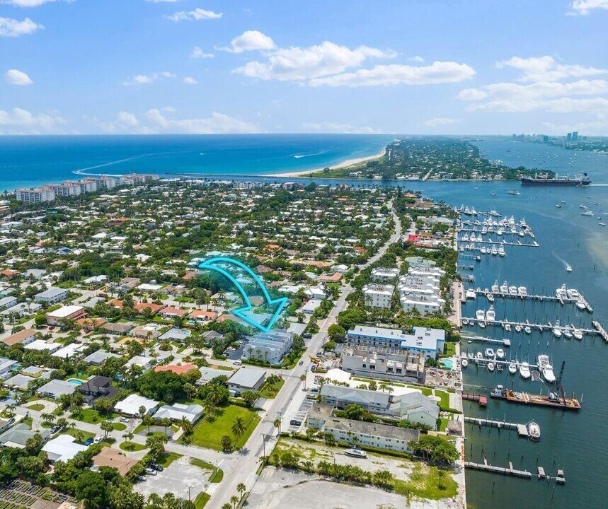 1101 Beach Rd in West Palm Beach, FL - Building Photo