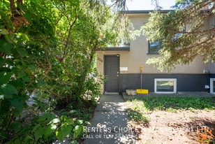 Conveniently Located and Pet Friendly Base in Lethbridge, AB - Building Photo