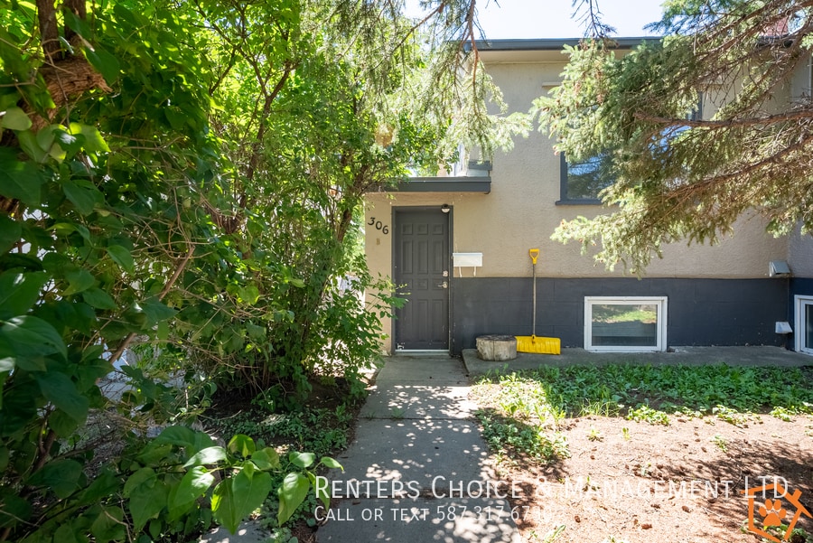 Conveniently Located and Pet Friendly Base in Lethbridge, AB - Building Photo