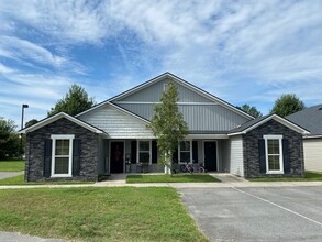 Mulligan Manor in Valdosta, GA - Building Photo - Building Photo