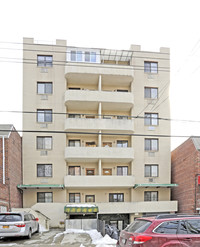 13338 Avery Ave in Flushing, NY - Foto de edificio - Building Photo