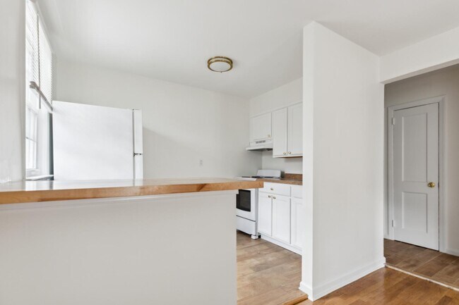 2331 Haverford Rd in Ardmore, PA - Building Photo - Building Photo