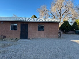1522 Cochiti St in Santa Fe, NM - Building Photo