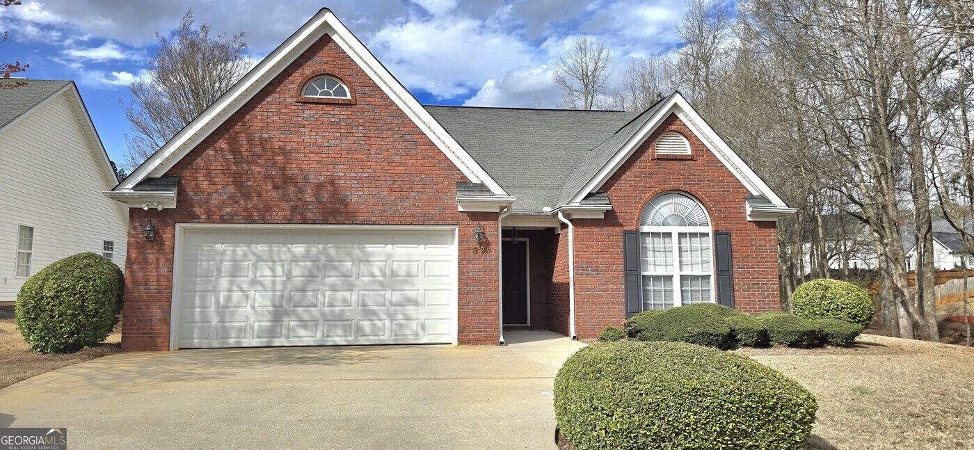 32 Claiborne Trail in Newnan, GA - Building Photo