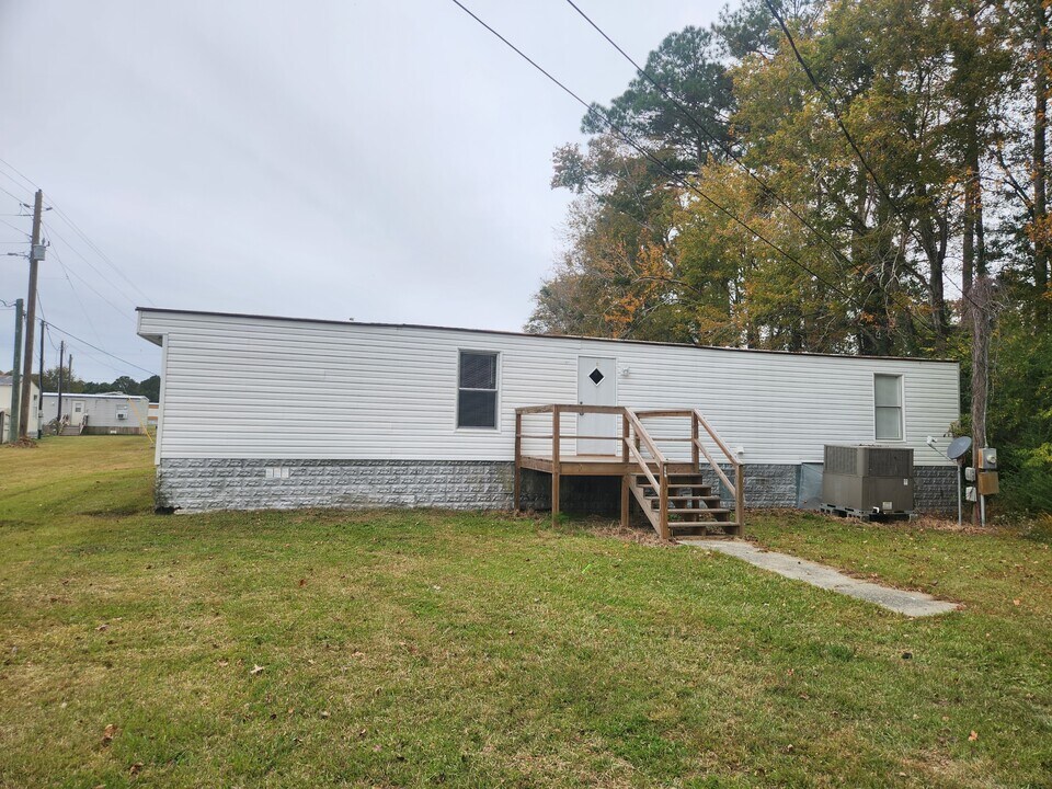 327 Becky Ln in Jacksonville, NC - Building Photo