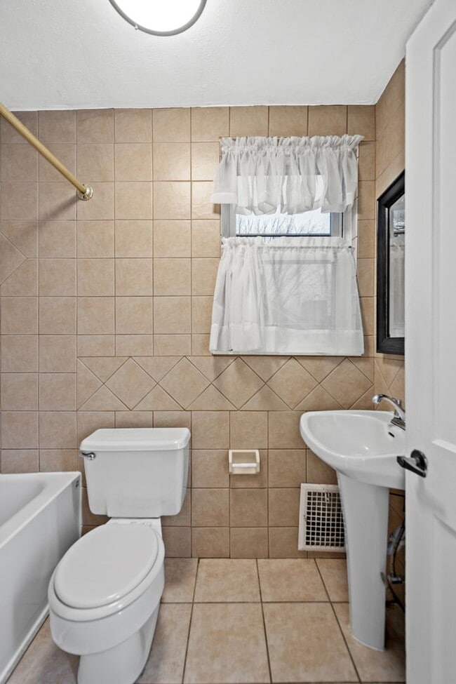 5624 Front St in Verona, PA - Building Photo - Building Photo