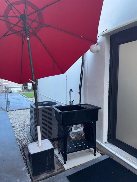 13142 SW 5th St-Unit -0 in Miami, FL - Building Photo