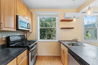 6 Burr Pl in Weehawken, NJ - Building Photo - Building Photo