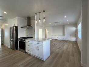 5609 Radford Ave in Los Angeles, CA - Building Photo - Building Photo