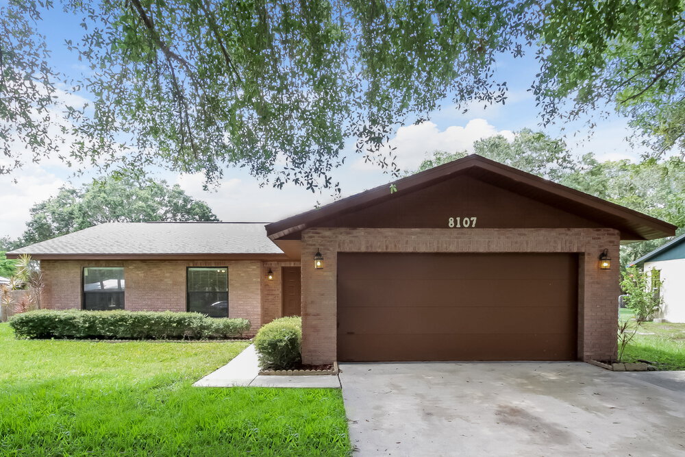 8107 Woodlawn Cir S in Palmetto, FL - Foto de edificio