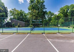 401 Cooper Landing Rd in Cherry Hill Township, NJ - Building Photo - Building Photo
