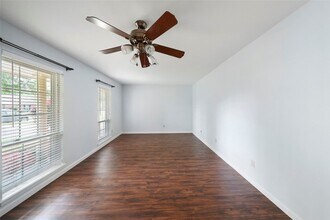 10502 Timberwood Dr in Houston, TX - Building Photo - Building Photo
