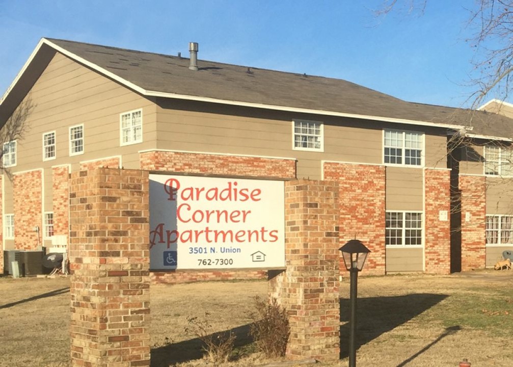 Paradise Corner Apartments in Ponca City, OK - Building Photo