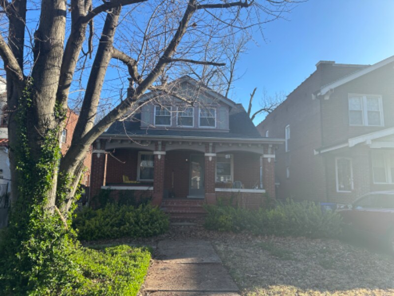 7104 Forsyth Blvd in St. Louis, MO - Building Photo