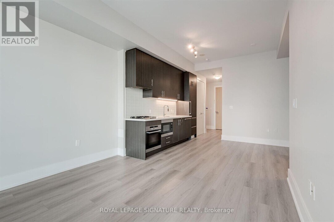 29-429 Queens Quay E in Toronto, ON - Building Photo