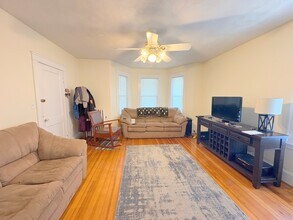 21 Dover St, Unit 2 in Cambridge, MA - Building Photo - Building Photo