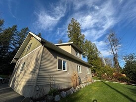 31173 Dewdney Trunk Rd in Mission, BC - Building Photo