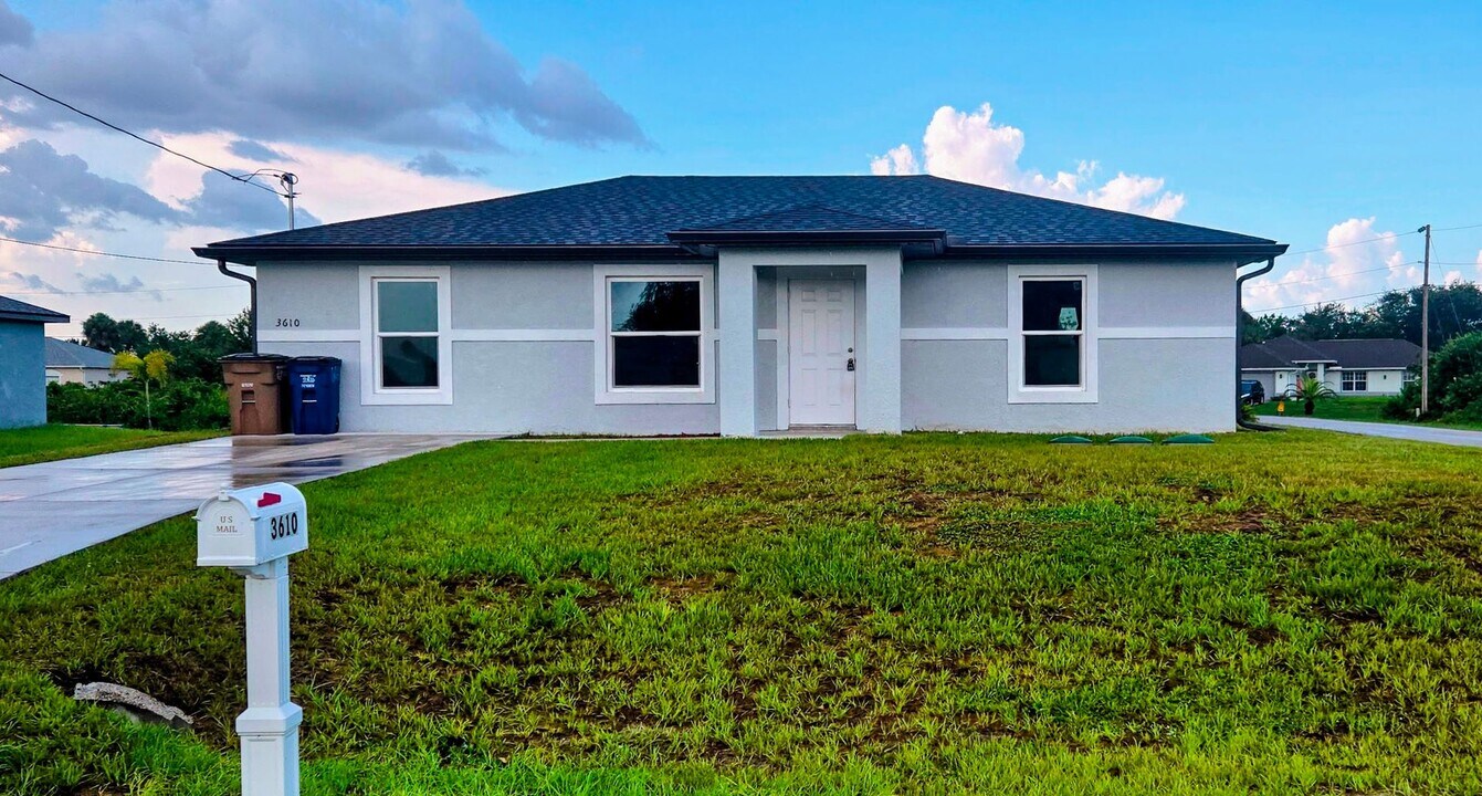 3610 16th St SW in Lehigh Acres, FL - Building Photo