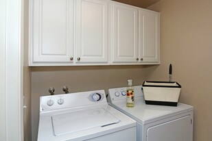 Broadleaf Apartments in Sacramento, CA - Building Photo