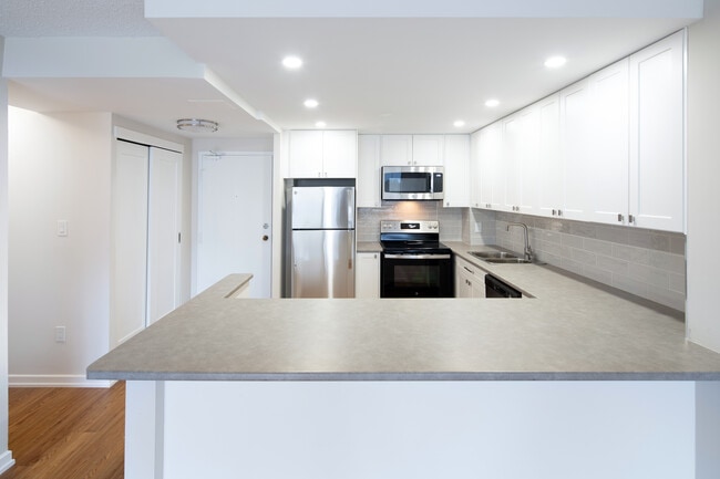 Prince William Apartments in Belleville, ON - Building Photo - Building Photo