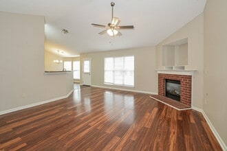 1813 Cherry Creek Dr in Southaven, MS - Building Photo - Building Photo