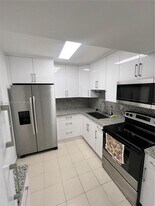 4717 NW 7th St in Miami, FL - Building Photo