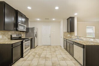 2111 Denridge Dr in Houston, TX - Building Photo - Building Photo