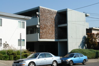 141 Santa Helena Ave in Millbrae, CA - Building Photo - Building Photo