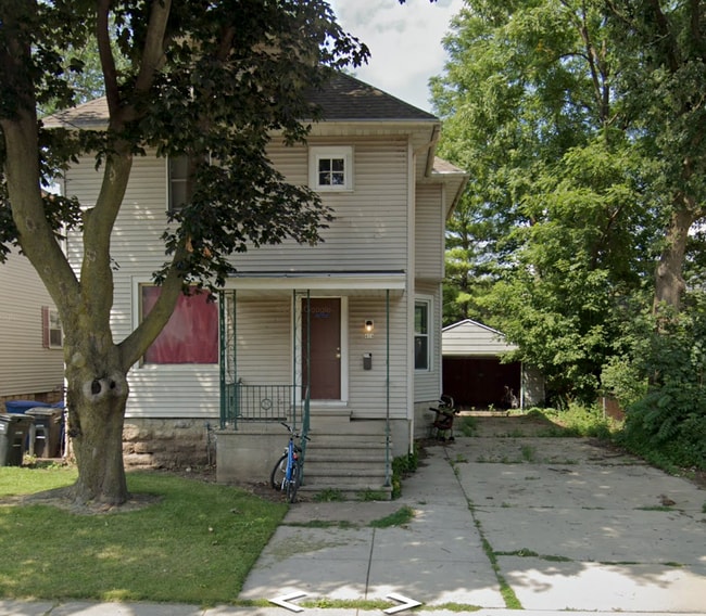 property at 414 W Irving Ave