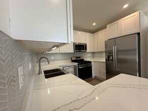 2037 N Damen Ave in Chicago, IL - Building Photo - Building Photo