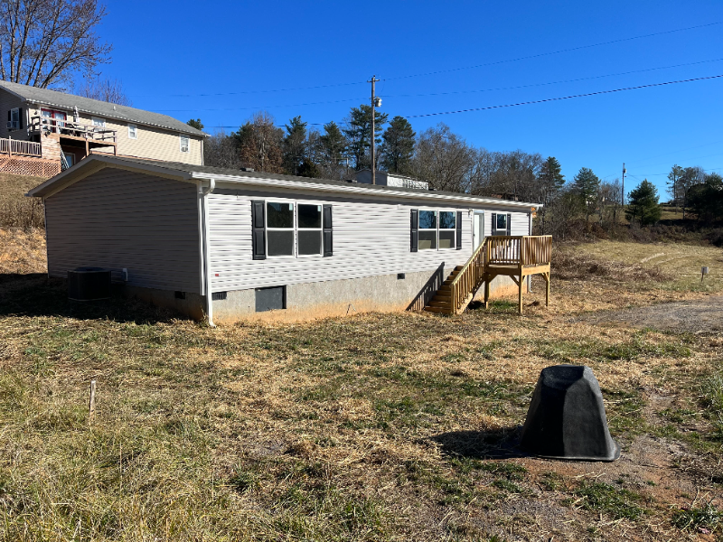 113 Cheoah Rdg Dr in Alexander, NC - Building Photo