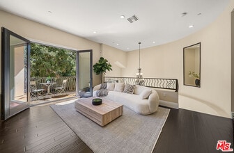 6477 Deep Dell Pl in Los Angeles, CA - Building Photo - Building Photo