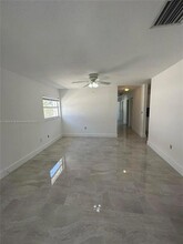 748 NE 82nd St, Unit 1 in Miami, FL - Foto de edificio - Building Photo