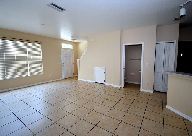 11016 Black Swan Ct in Seffner, FL - Building Photo - Building Photo