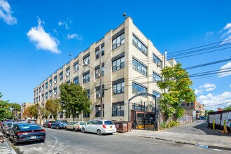 70 Wyckoff Ave in Brooklyn, NY - Foto de edificio - Building Photo