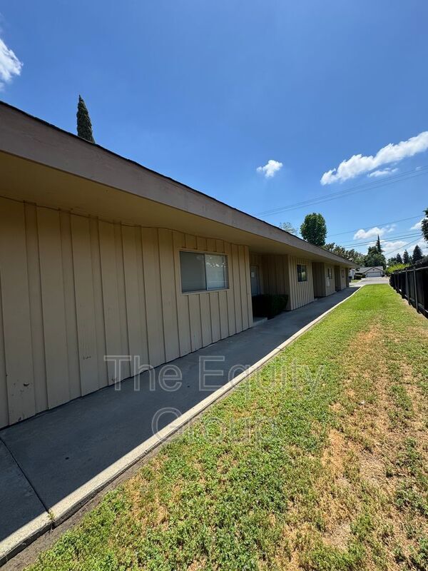 property at 1140 W Tulare Ave