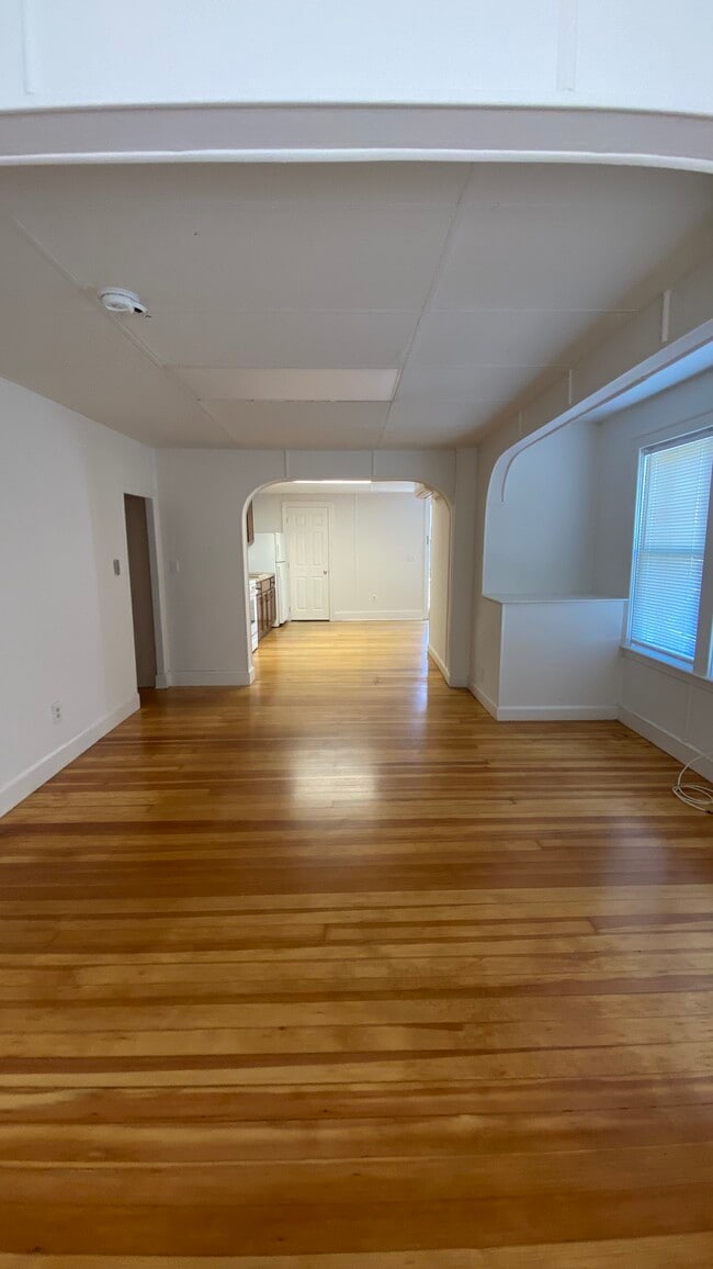 444 Central Ave, Unit 1st, right in Pawtucket, RI - Building Photo - Building Photo