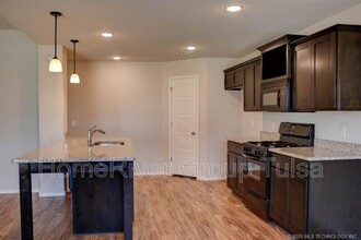 7214 S Laurel Pl in Broken Arrow, OK - Building Photo - Building Photo