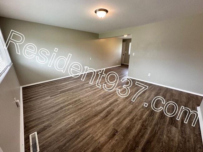 5845 Beecham Dr in Dayton, OH - Building Photo - Building Photo