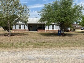 45 Rock Dove Dr in Lytle, TX - Building Photo