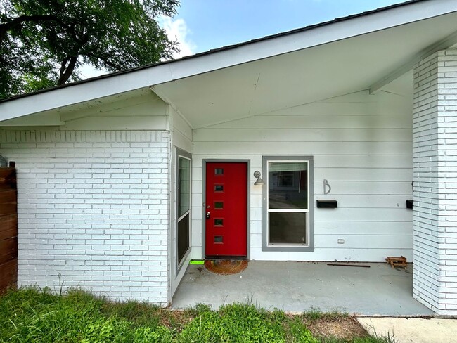 2403 La Casa Dr