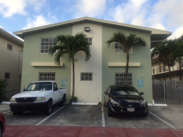 950 Biarritz Dr in Miami Beach, FL - Foto de edificio