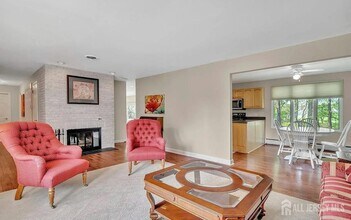 12 Windsor Dr in West Windsor Township, NJ - Building Photo - Building Photo