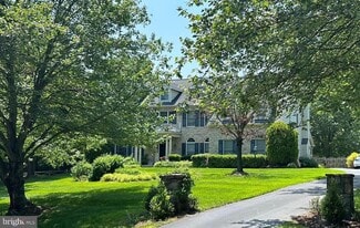 10 Grey Pebble Ct in Germantown, MD - Building Photo