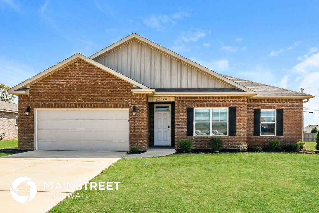25248 Delilah Cir in Athens, AL - Building Photo