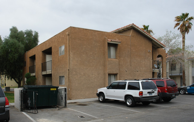 4635 Elk Springs Ave in Las Vegas, NV - Building Photo - Building Photo