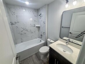 1725 Crystal Grove Dr in Lakeland, FL - Building Photo - Building Photo